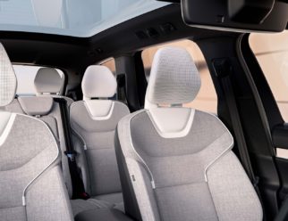 Volvo EX90 wnętrze fotele dach panoramiczny