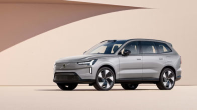 Volvo EX90 przód bok