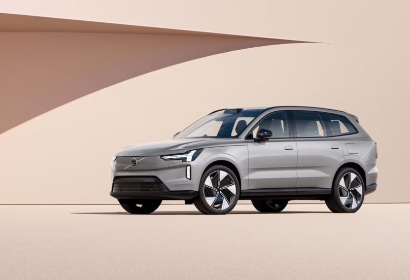 Volvo EX90 przód bok