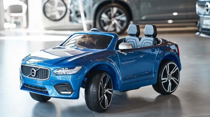 Auto na akumulator Volvo S90 dla dzieci przód