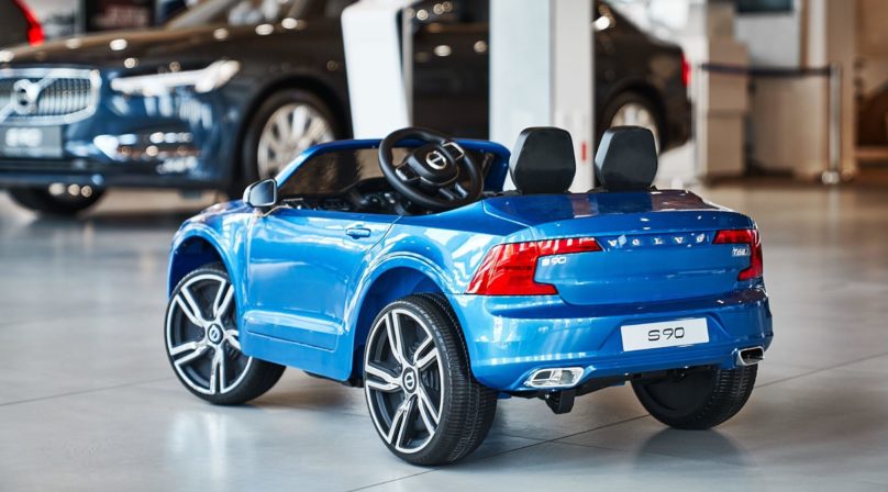 Auto na akumulator Volvo S90 dla dzieci tył