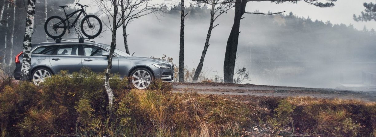 Bagażnik rowerowy na dachu Volvo