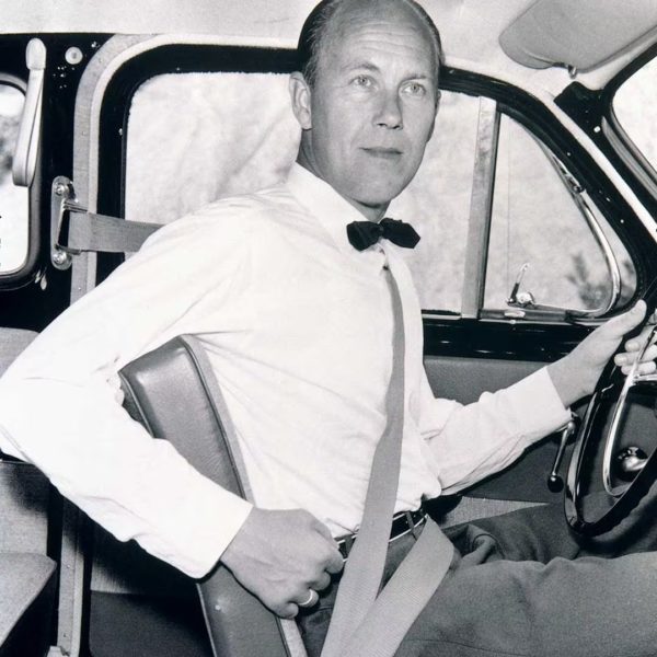 1959 - trzypunktowe pasy bezpieczeństwa Volvo