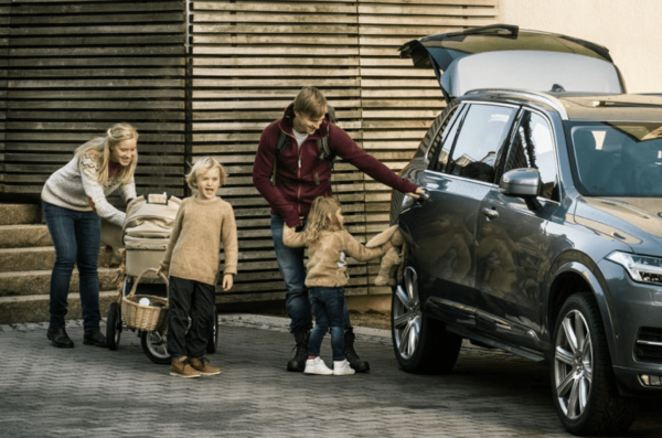 Poradnik Volvo - Jak bezpiecznie przewozić dzieci w samochodzie?