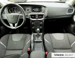 Volvo V40 Momentum używane czarne wnętrze welur