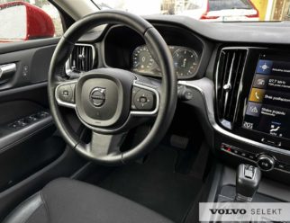 Volvo V60 Momentum czarny materiałowy środek