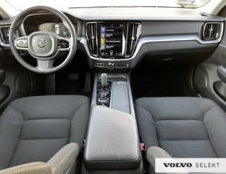 Volvo V60 Momentum Pro ciemny środek