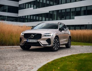 Złote Volvo XC60 przód