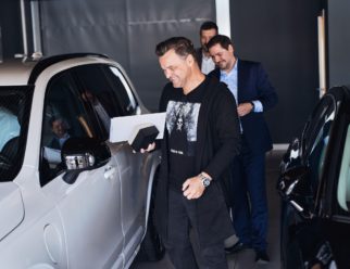 Adam Kornacki i jego Volvo XC90 T8 Recharge
