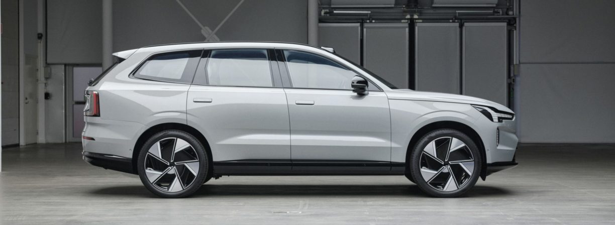 Białe Elektryczne Volvo EX90