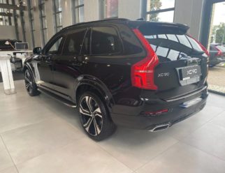 Volvo XC90 czarne 7-osobowy suv