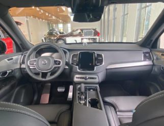 Volvo XC40 czarne wnętrze interior