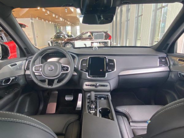 Volvo XC40 czarne wnętrze interior