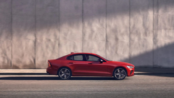 Volvo S60 czerwone bok