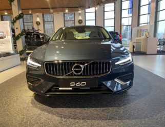 Volvo S60 niebieskie denim blue grill