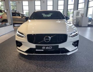 Volvo S60 R-Design białe grill
