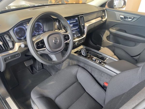 Volvo V60 ciemny środek