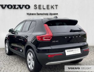 Volvo XC40 Momentum Pro używane czarne tył