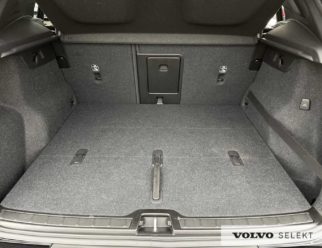 Volvo XC40 Momentum Pro używane bagażnik