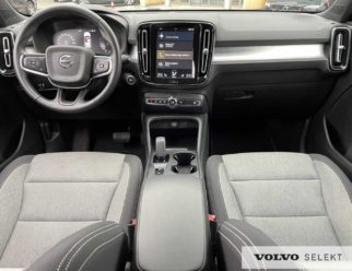 Volvo XC40 Momentum Pro używane środek wnętrze