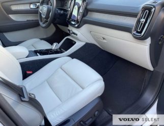 Volvo XC40 Inscription używane jasne wnętrze