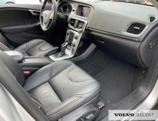 Volvo V40 Cross Country Momentum używane skórzany środek