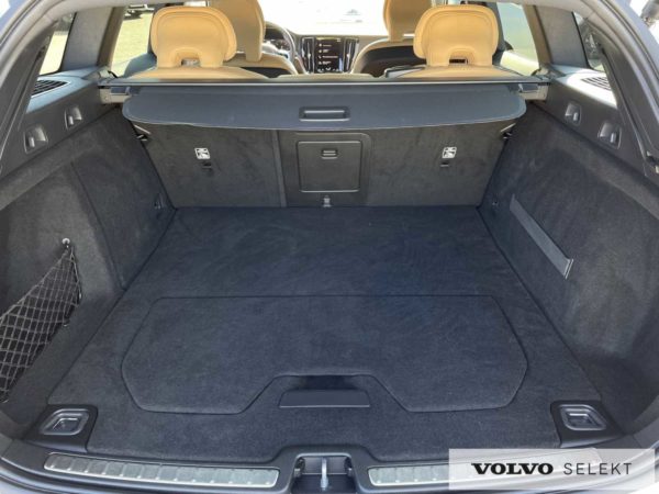 Volvo V60 Cross Country pojemny bagażnik