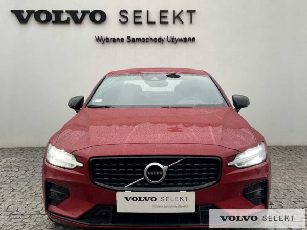 Volvo S60 R-Design używane czerwone grill