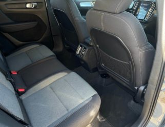 Volvo XC40 używane wnętrze tylna kanapa