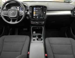 Volvo XC40 używane czarne wnętrze