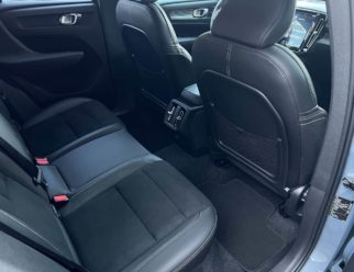 Volvo XC40 używane czarne wnętrze