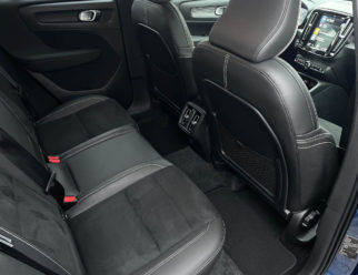 Volvo XC40 R-Design czarna tapicerka