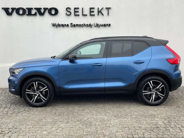 Volvo XC40 R-Design używane niebieskie bok
