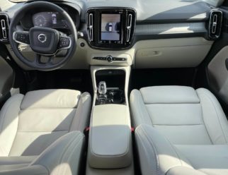 Volvo XC40 Recharge PHEV jasna skóra