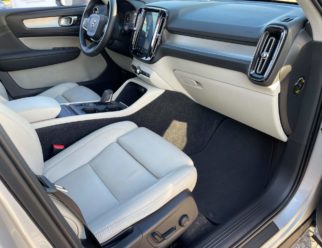 Volvo XC40 używane jasna skóra