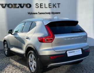 Volvo XC40 używane srebrne tył