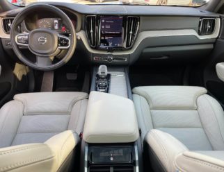 Volvo XC60 używane jasne skórzane wnętrze