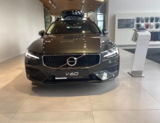Volvo V60 Cross Country Pine Grey przód