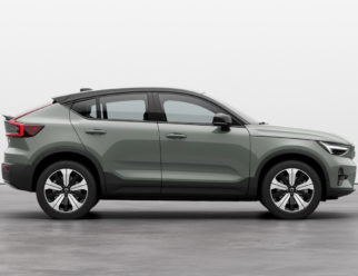 Volvo C40 kolor lakieru Sage Green bok