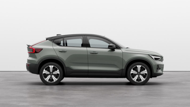 Volvo C40 kolor lakieru Sage Green bok