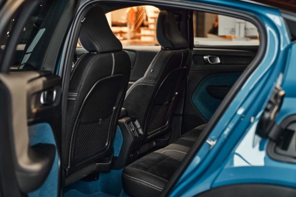 Volvo C40 Recharge Fjord Blue miejsce z tyłu
