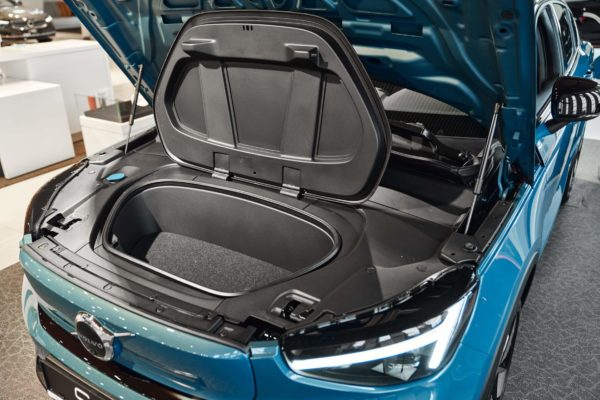 Volvo C40 Recharge Fjord Blue trunk bagażnik przód