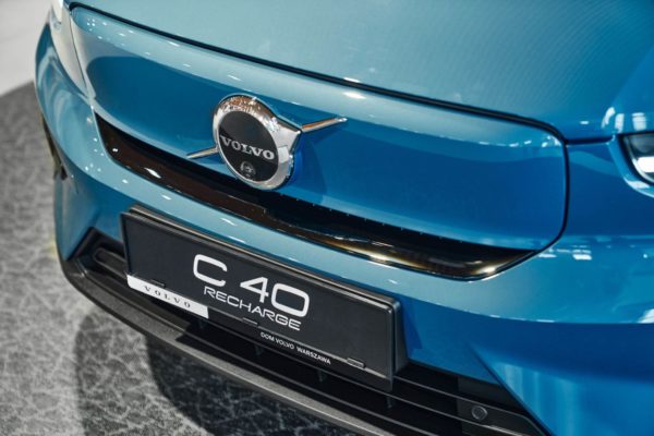 Volvo C40 Recharge Fjord Blue zbliżenie przód
