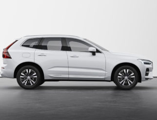 Volvo XC60 Recharge kolor Crystal White bok