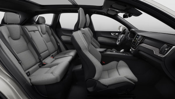 Volvo XC60 Recharge szara tapicerka