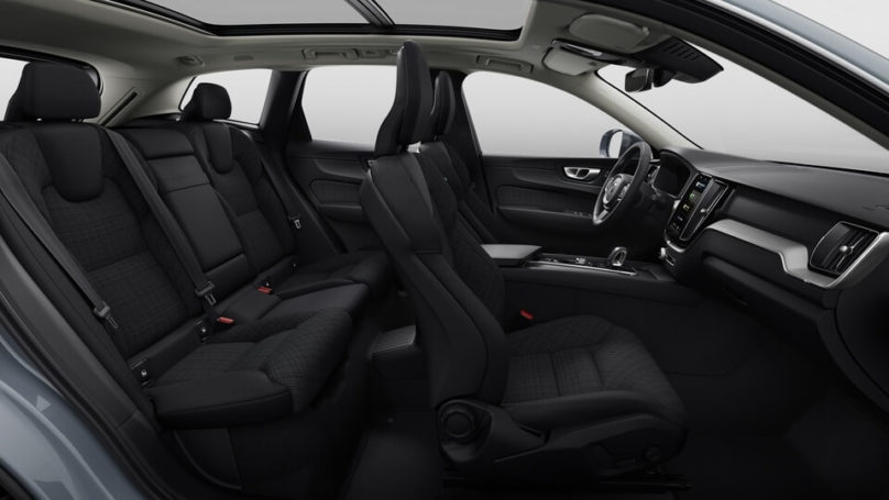 Volvo XC60 Recharge tapicerka czarna tekstylna