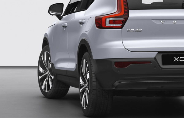 Volvo XC40 Recharge Electric tylny dyfuzor
