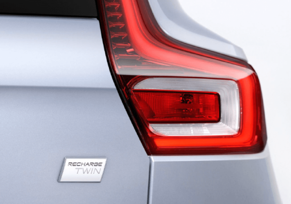 Volvo XC40 Recharge Twin emblemat