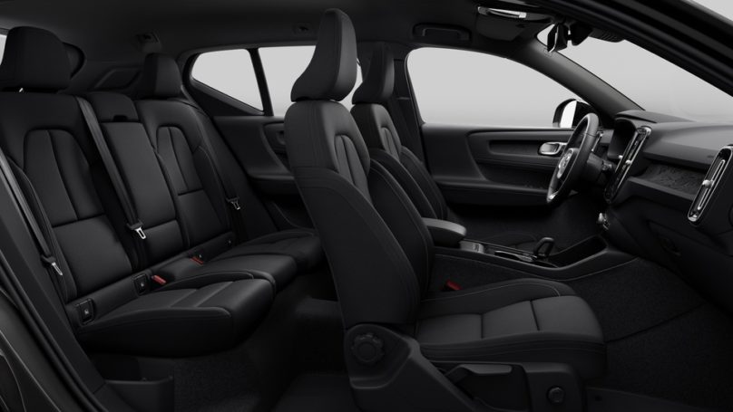 Volvo XC40 Recharge tapicerka czarna tekstylna