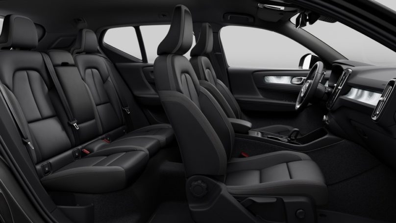 Volvo XC40 Recharge tapicerka czarna tekstylna